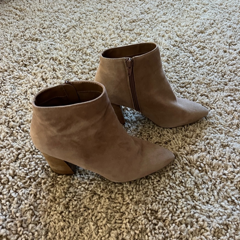 Steve Madden Suede booties size 8.5
